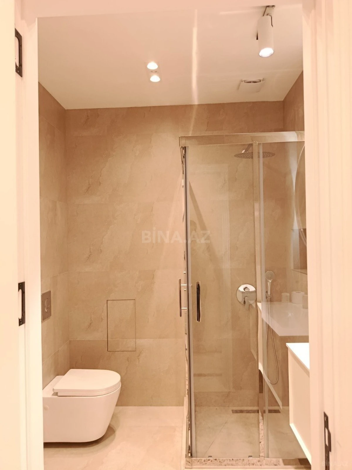 Satılır 2 otaqlı mənzil 102 m²