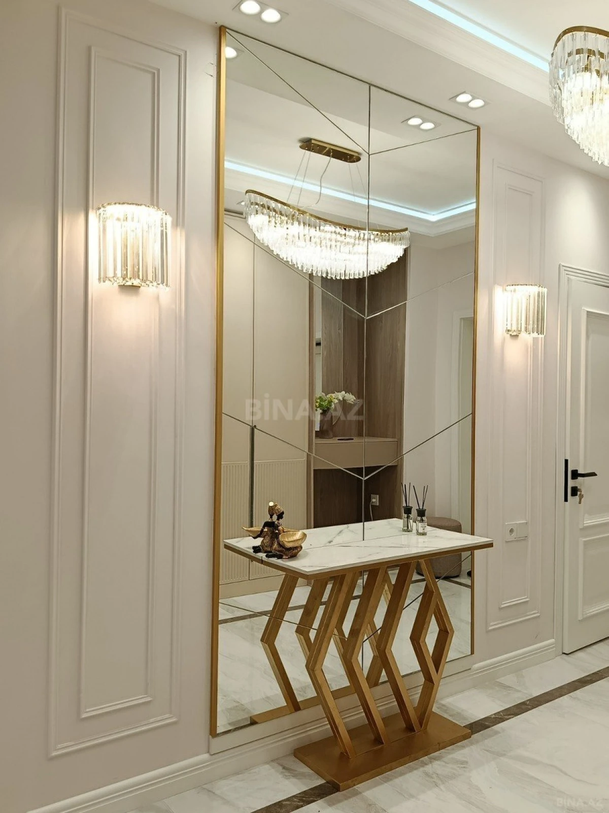 Satılır 2 otaqlı mənzil 102 m²