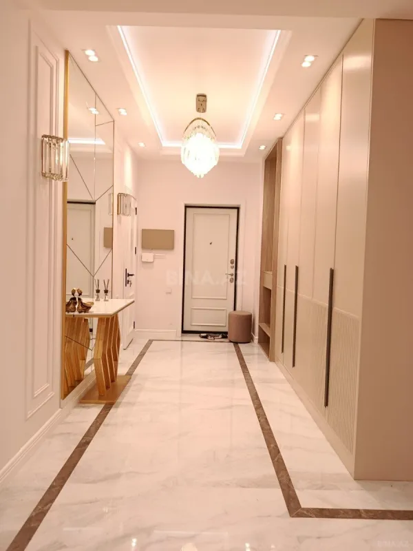 Satılır 2 otaqlı mənzil 102 m²