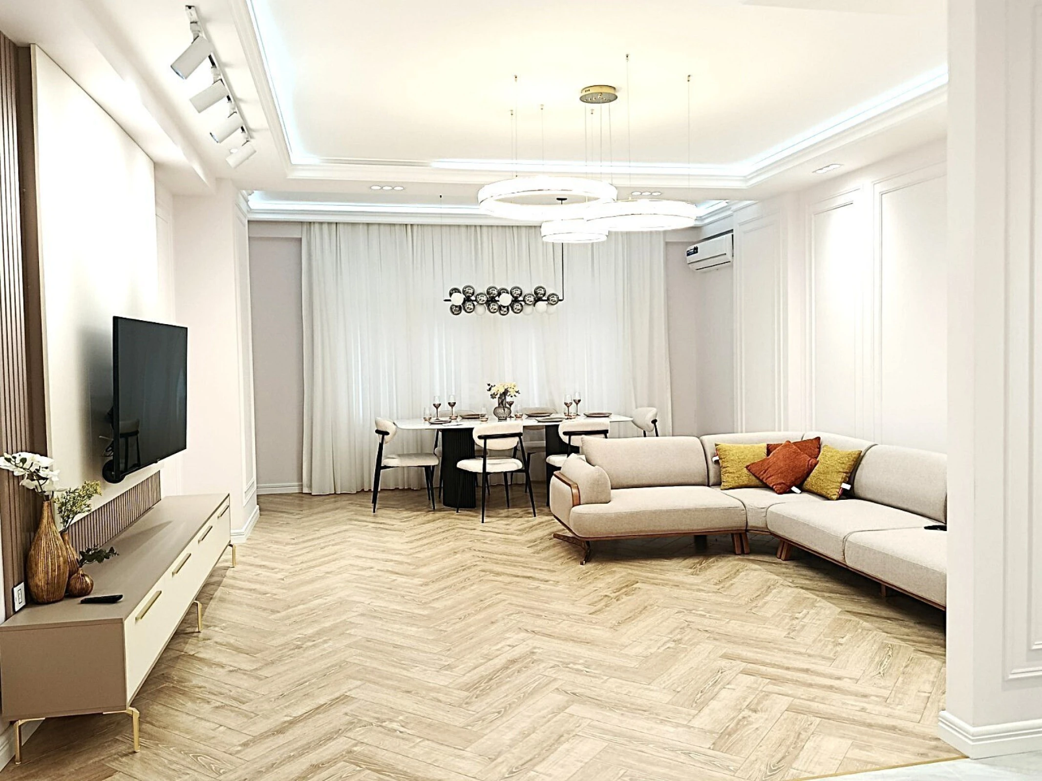 Satılır 2 otaqlı mənzil 102 m²