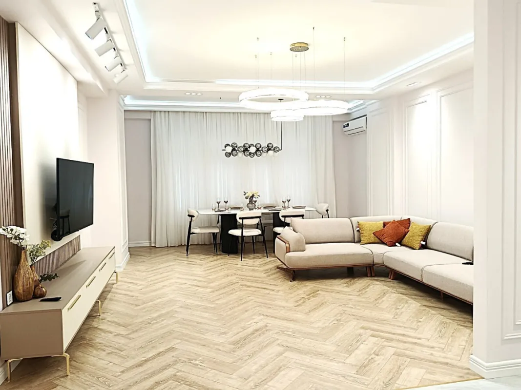 Satılır 2 otaqlı mənzil 102 m²