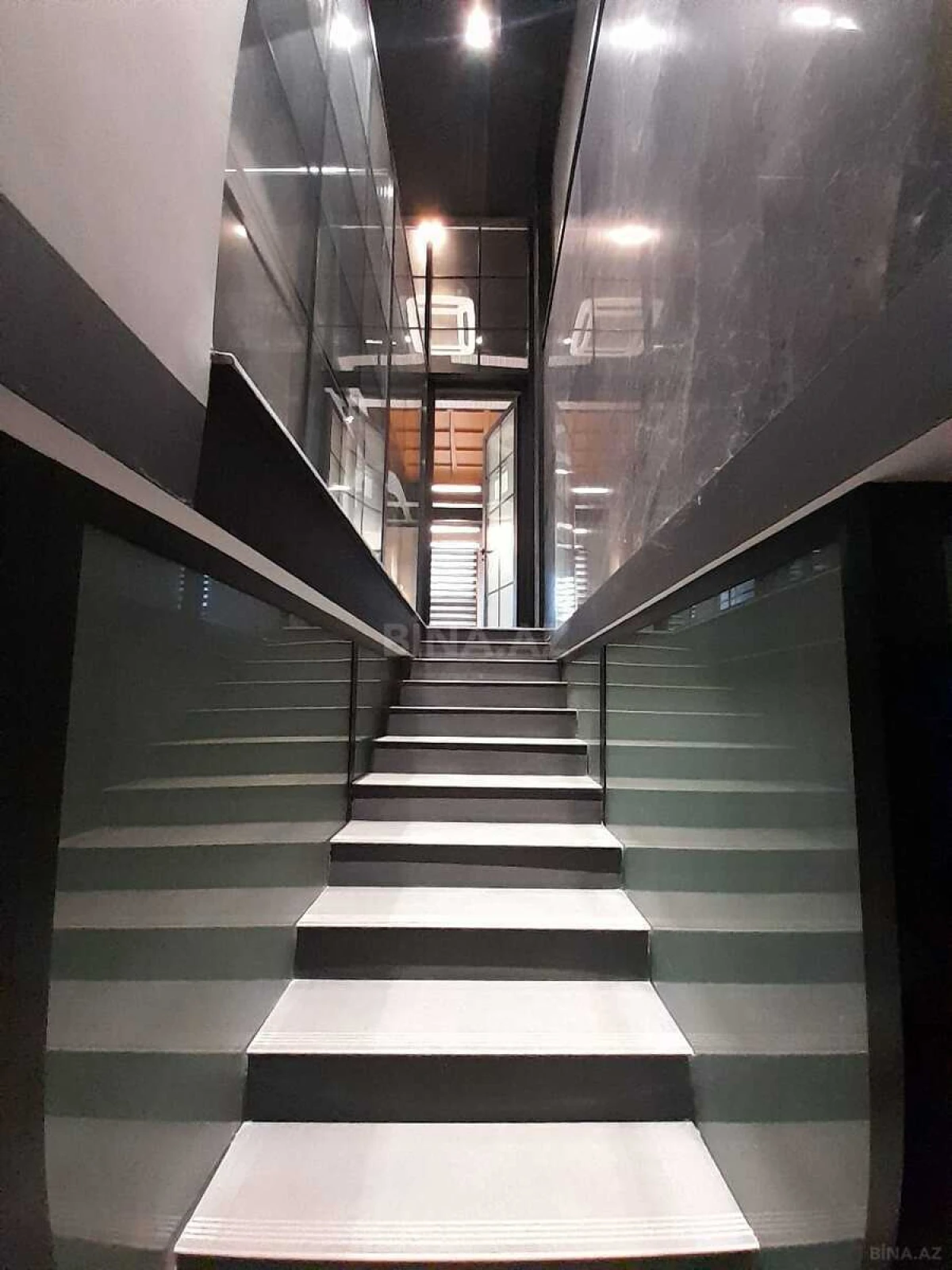 Kirayə verilir obyekt 530 m²