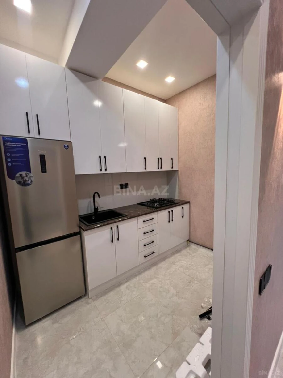Kirayə verilir 2 otaqlı mənzil 75 m²