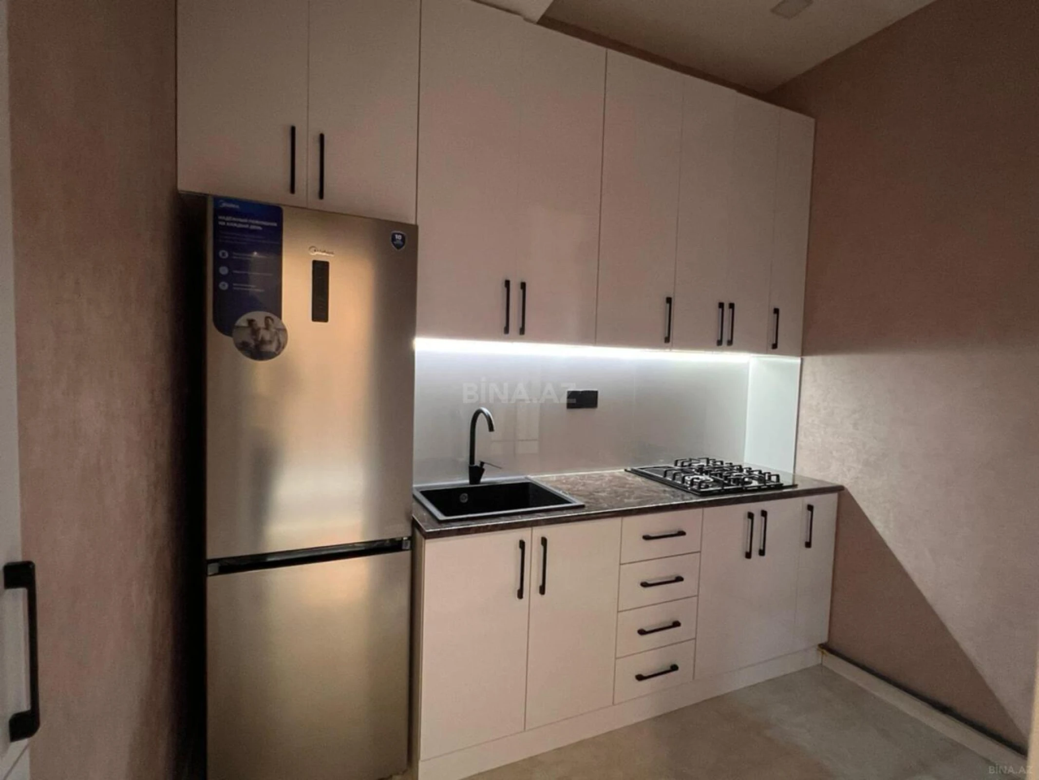 Kirayə verilir 2 otaqlı mənzil 75 m²
