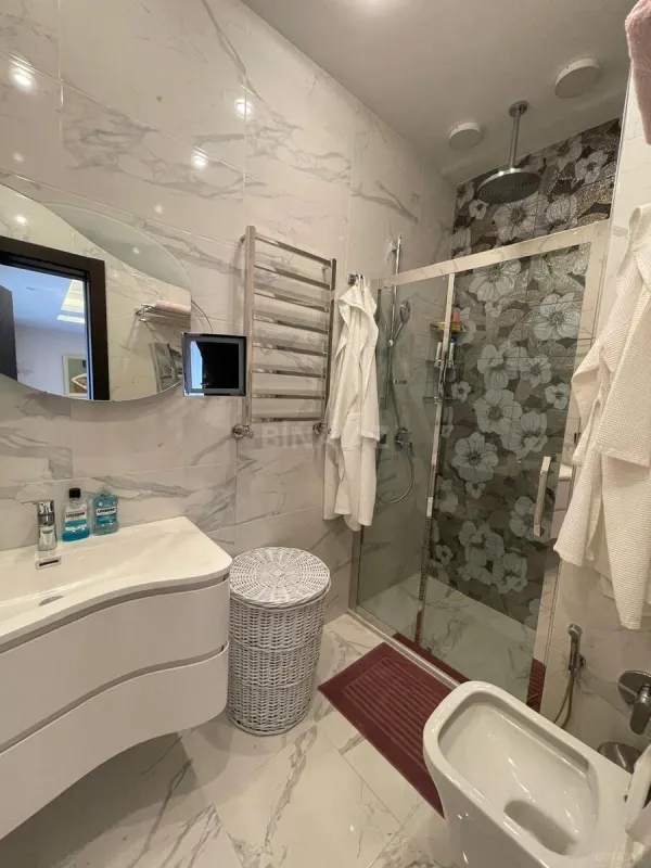 Satılır 6 otaqlı həyət evi 650 m²