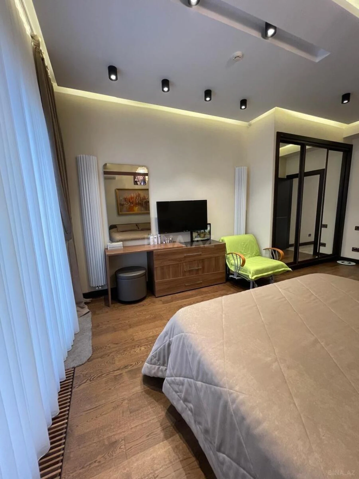 Satılır 6 otaqlı həyət evi 650 m²