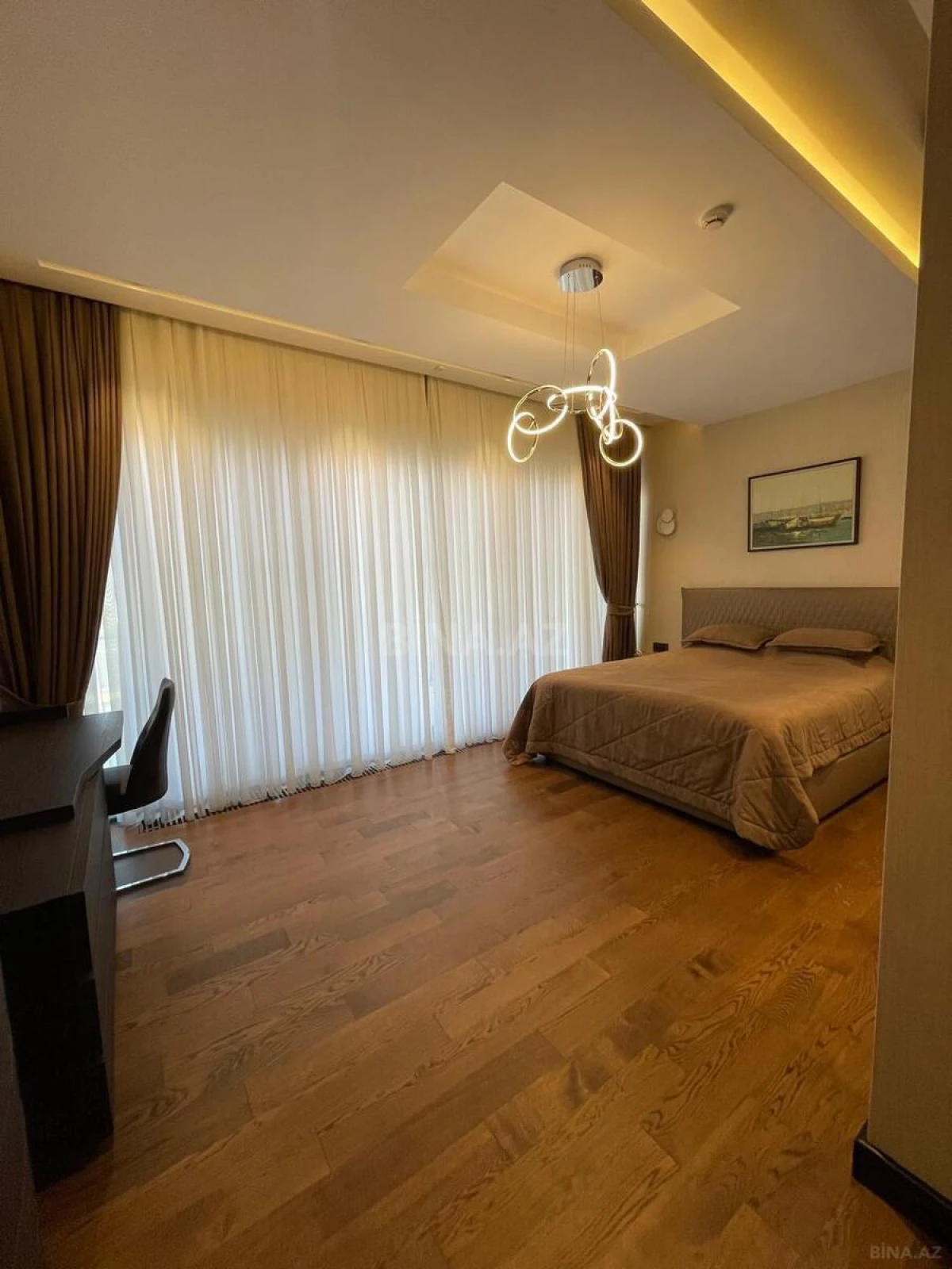 Satılır 6 otaqlı həyət evi 650 m²