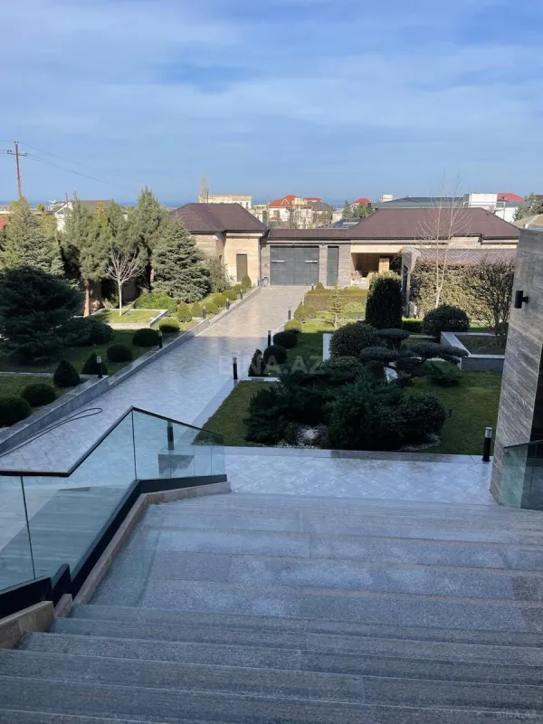 Satılır 6 otaqlı həyət evi 650 m²
