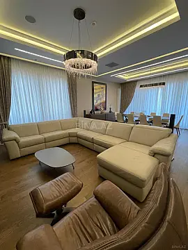 Satılır 6 otaqlı həyət evi 650 m²
