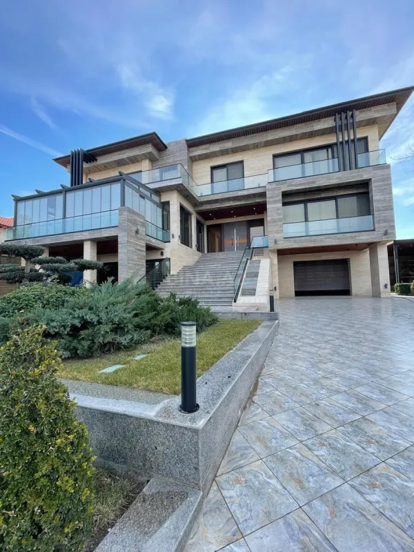 Satılır 6 otaqlı həyət evi 650 m²