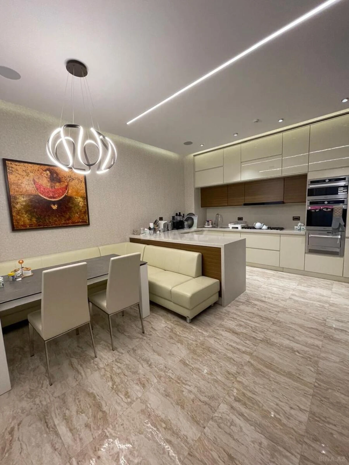 Satılır 6 otaqlı həyət evi 650 m²