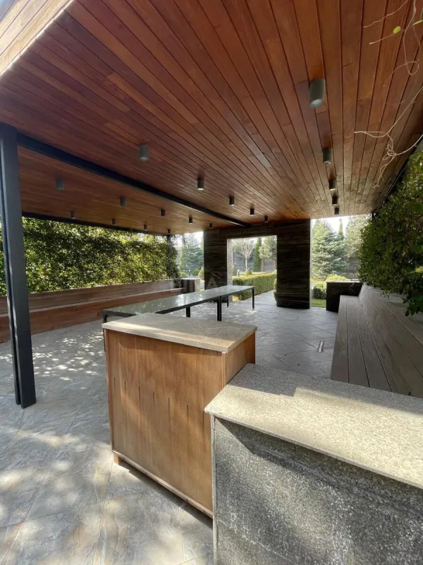 Satılır 6 otaqlı həyət evi 650 m²