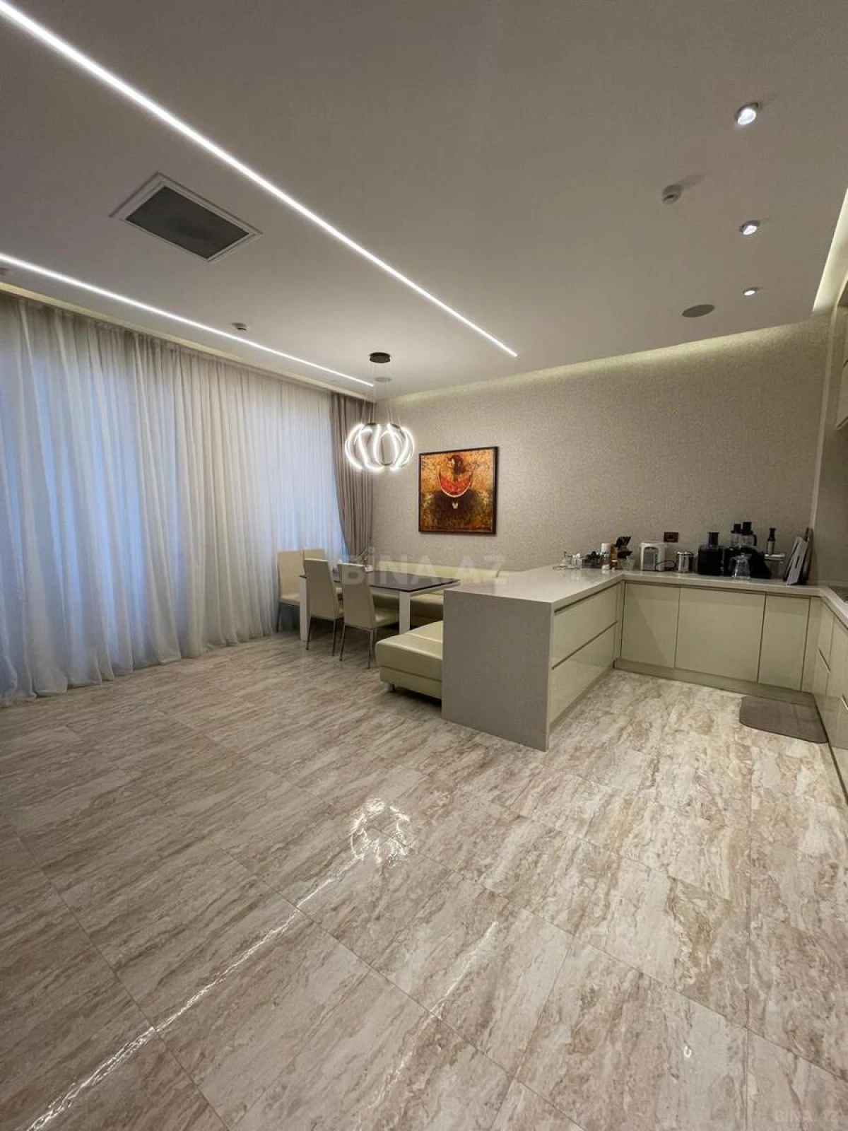 Satılır 6 otaqlı həyət evi 650 m²