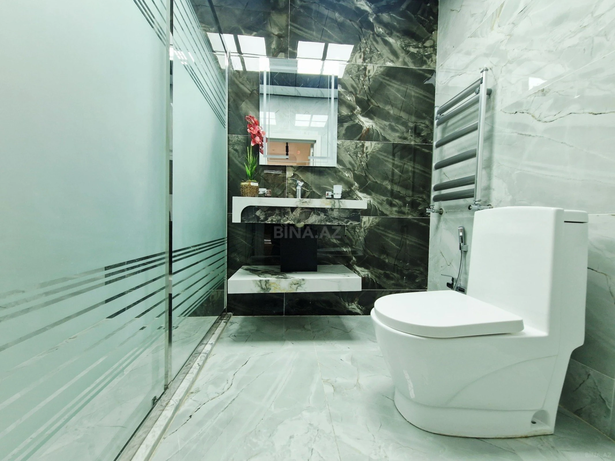 Satılır 2 otaqlı mənzil 84.6 m²