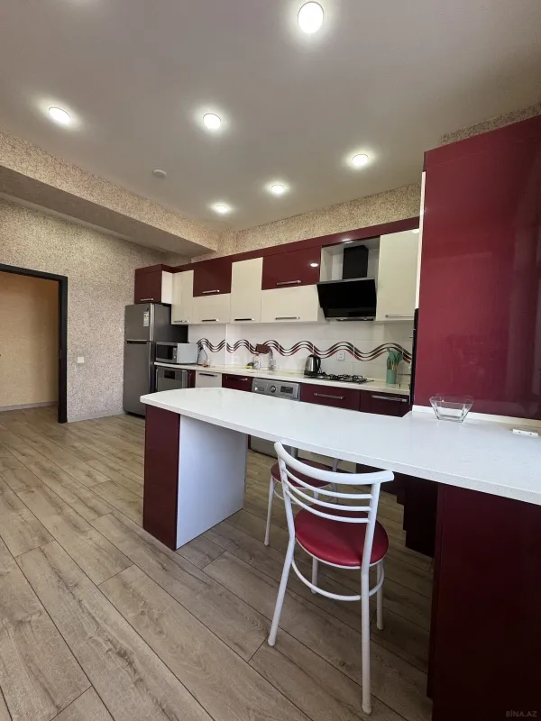Satılır 3 otaqlı mənzil 124 m²