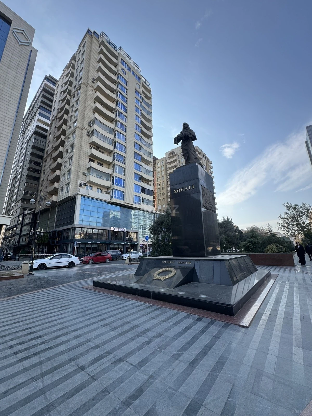 Satılır 3 otaqlı mənzil 124 m²