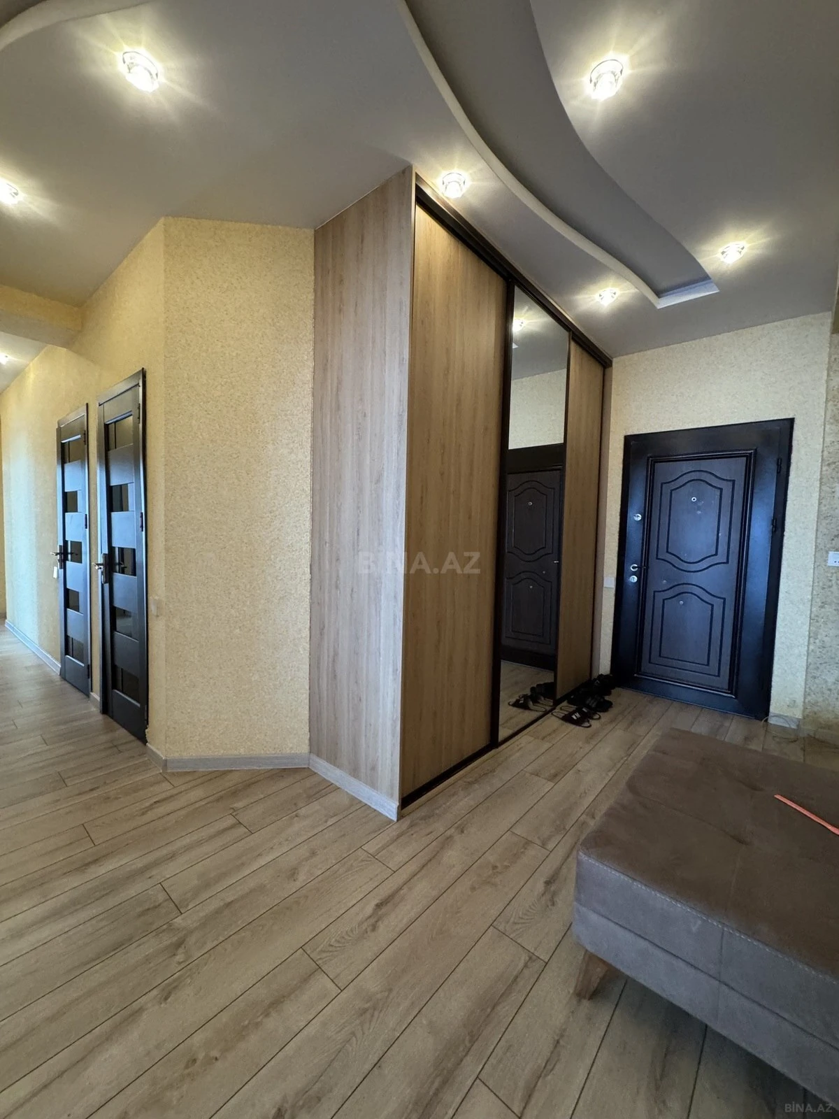 Satılır 3 otaqlı mənzil 124 m²