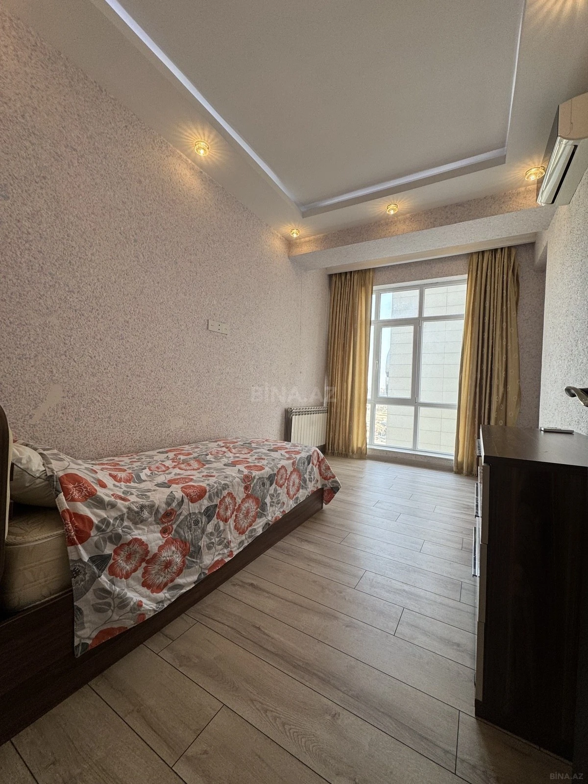 Satılır 3 otaqlı mənzil 124 m²