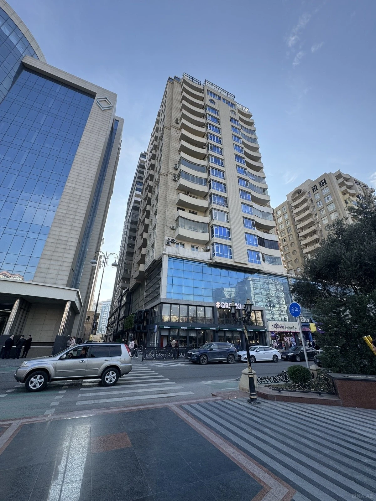 Satılır 3 otaqlı mənzil 124 m²