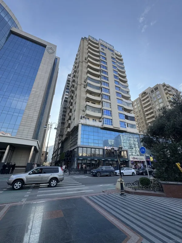 Satılır 3 otaqlı mənzil 124 m²