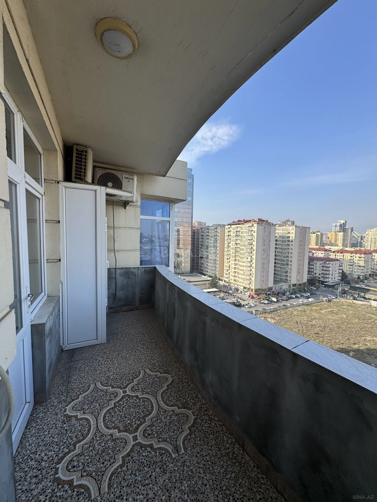 Satılır 3 otaqlı mənzil 124 m²