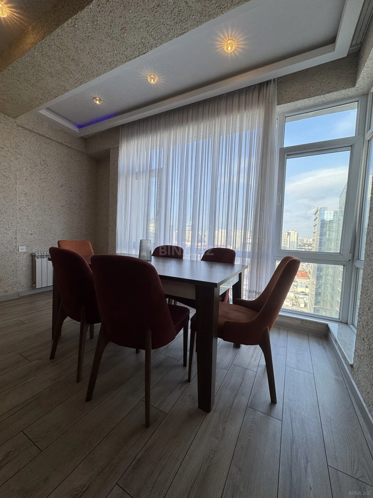 Satılır 3 otaqlı mənzil 124 m²