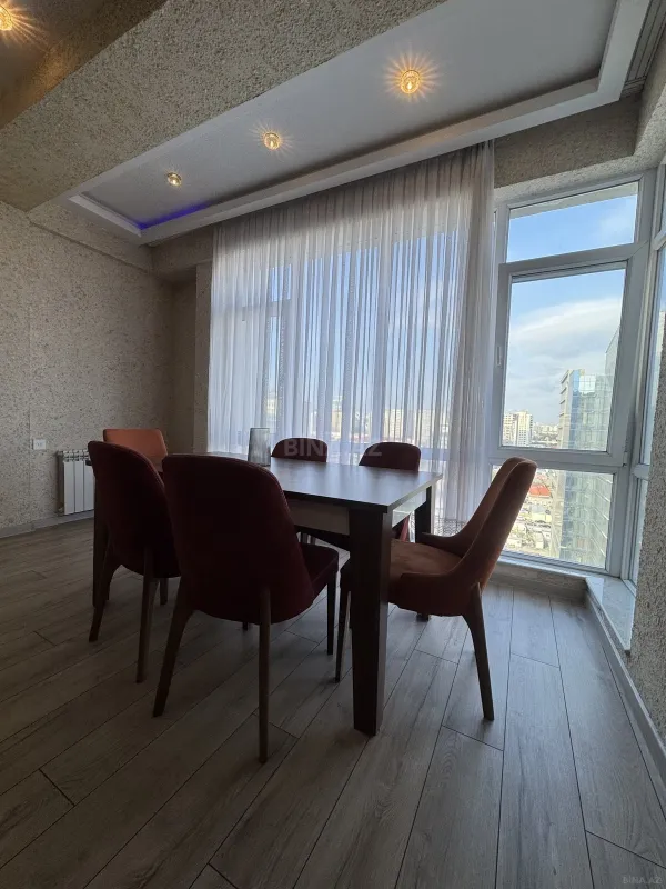 Satılır 3 otaqlı mənzil 124 m²