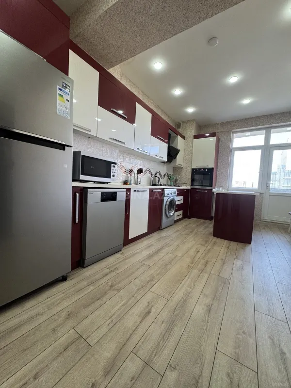 Satılır 3 otaqlı mənzil 124 m²
