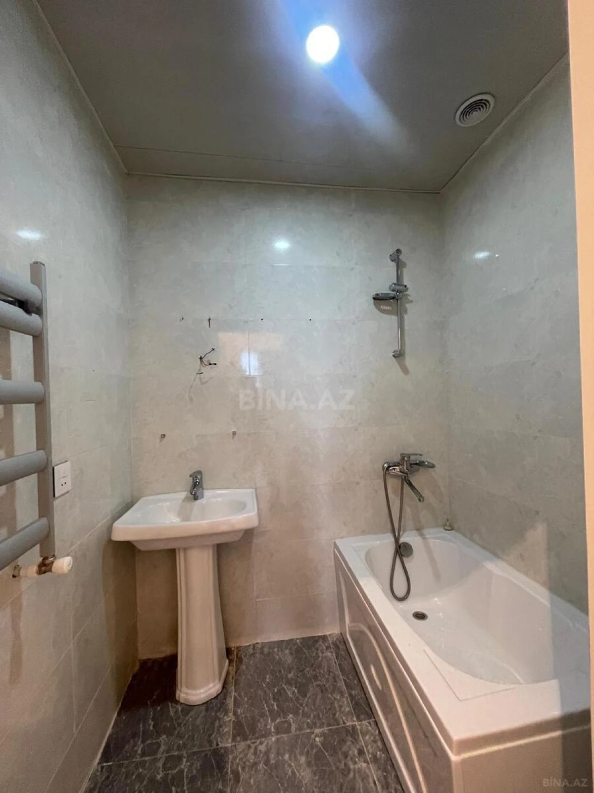 Satılır 3 otaqlı mənzil 77 m²