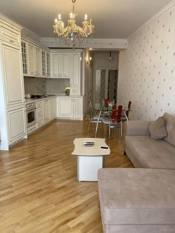 Kirayə verilir 2 otaqlı mənzil 80 m²