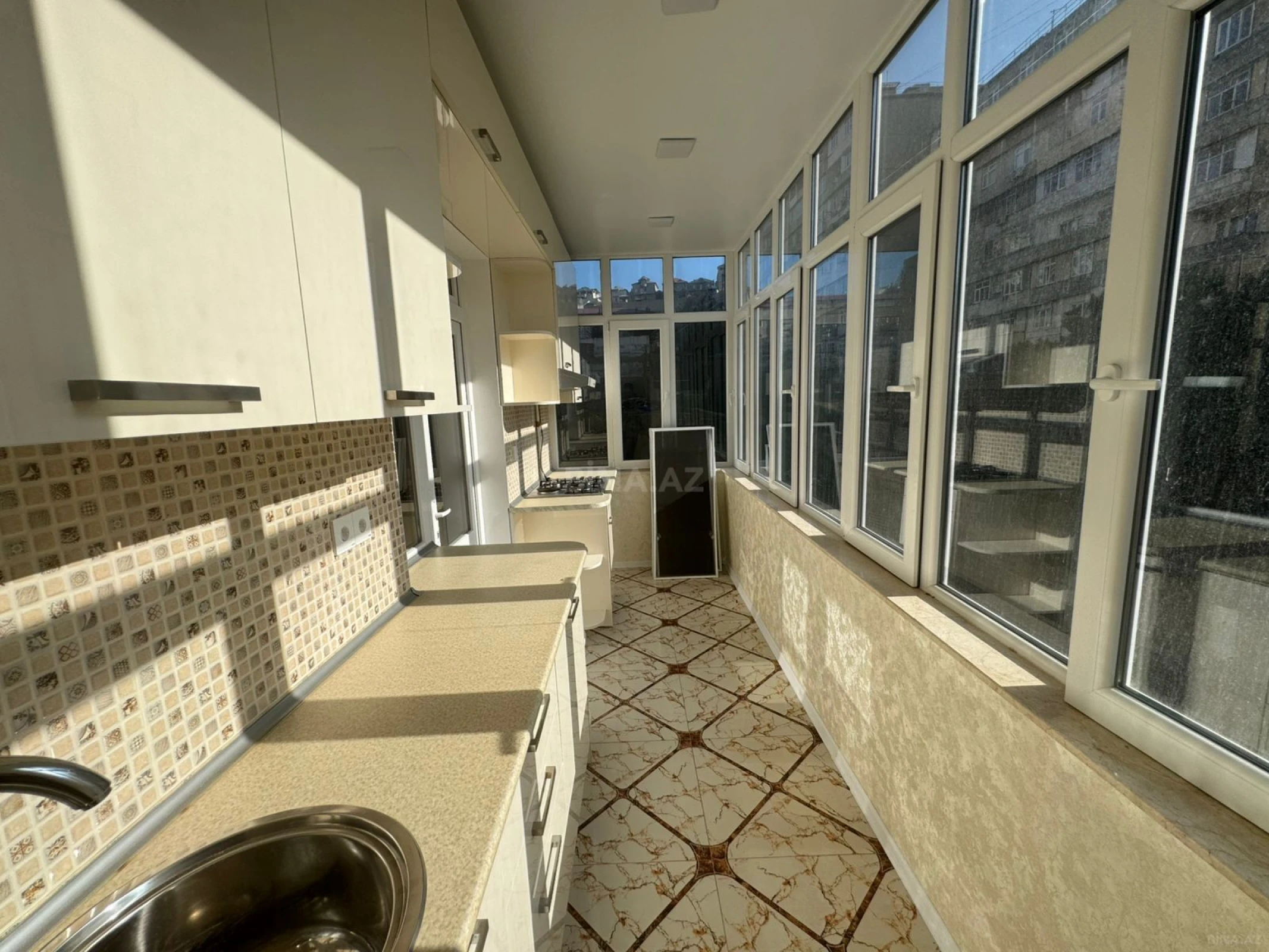 Satılır 3 otaqlı mənzil 77 m²