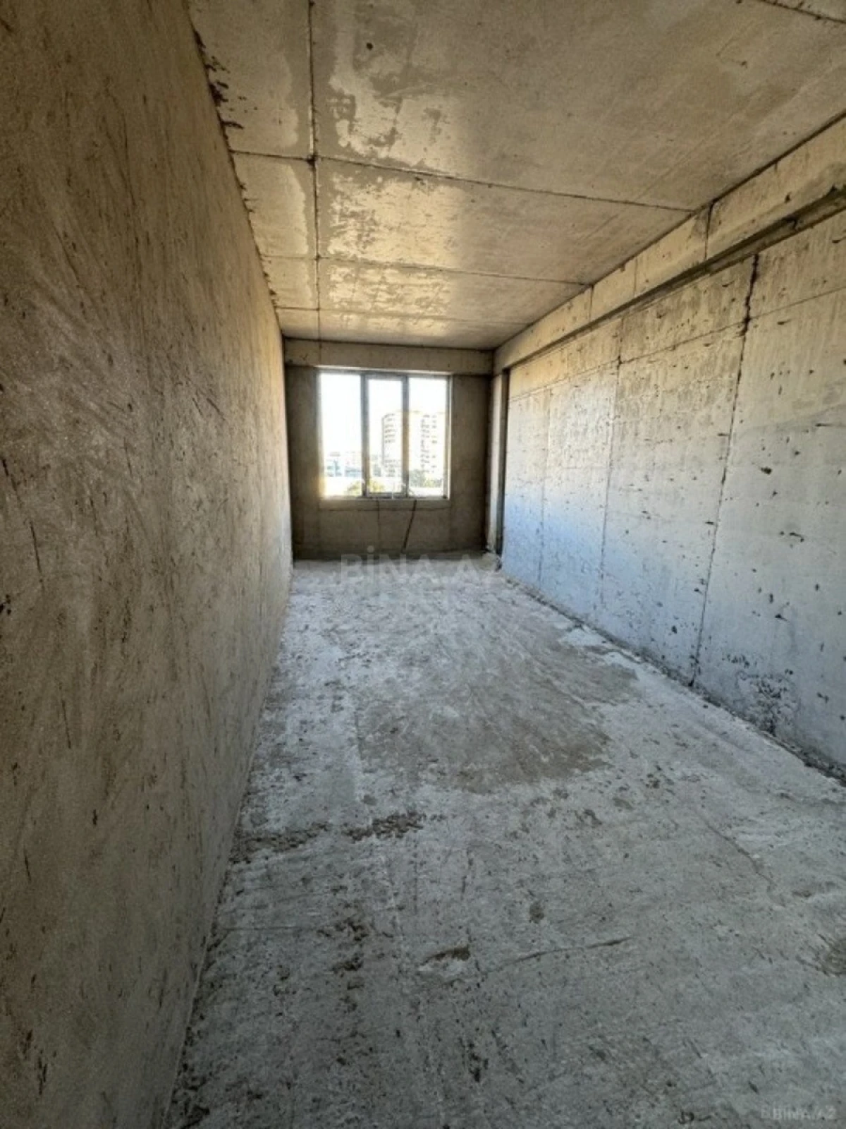 Satılır 4 otaqlı mənzil 136 m²