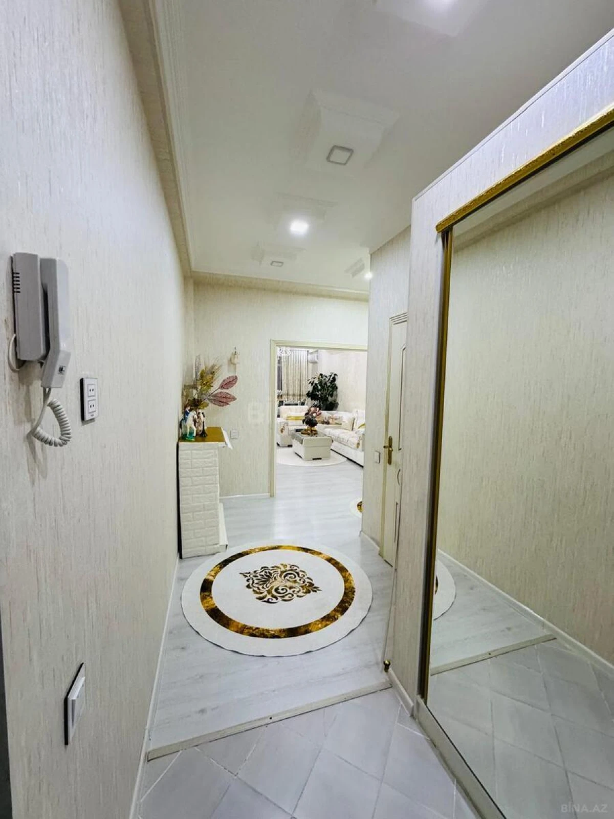 Satılır 3 otaqlı mənzil 105 m²