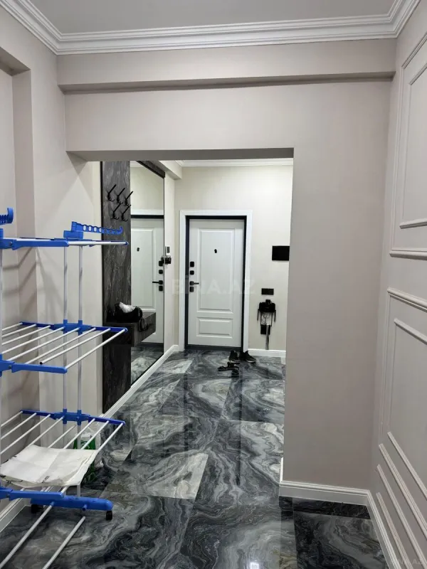 Satılır 3 otaqlı mənzil 130 m²