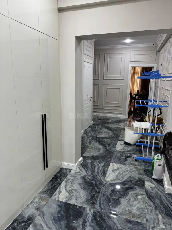 Satılır 3 otaqlı mənzil 130 m²