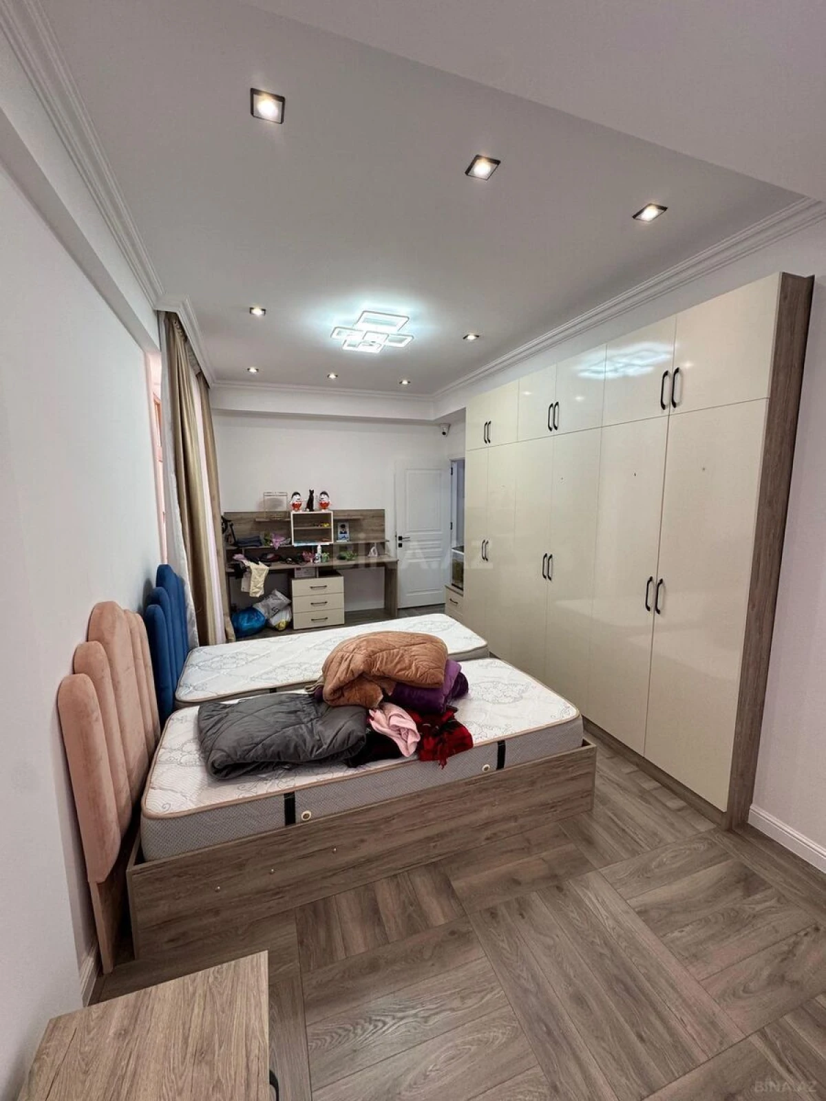 Satılır 3 otaqlı mənzil 130 m²