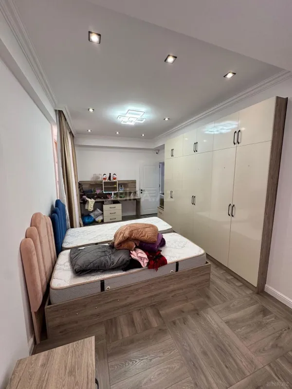 Satılır 3 otaqlı mənzil 130 m²