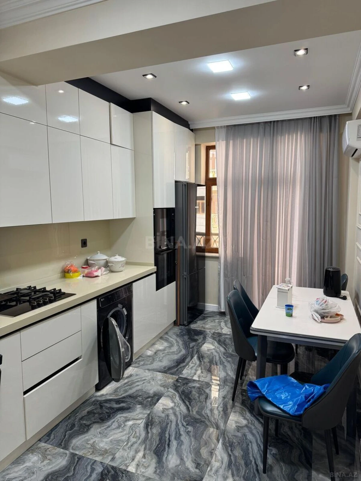 Satılır 3 otaqlı mənzil 130 m²
