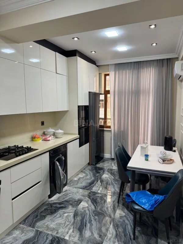 Satılır 3 otaqlı mənzil 130 m²
