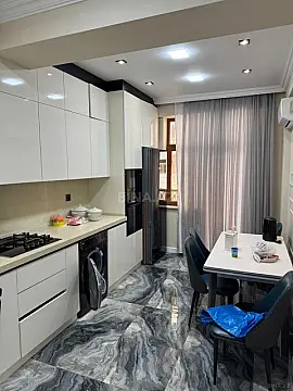 Satılır 3 otaqlı mənzil 130 m²