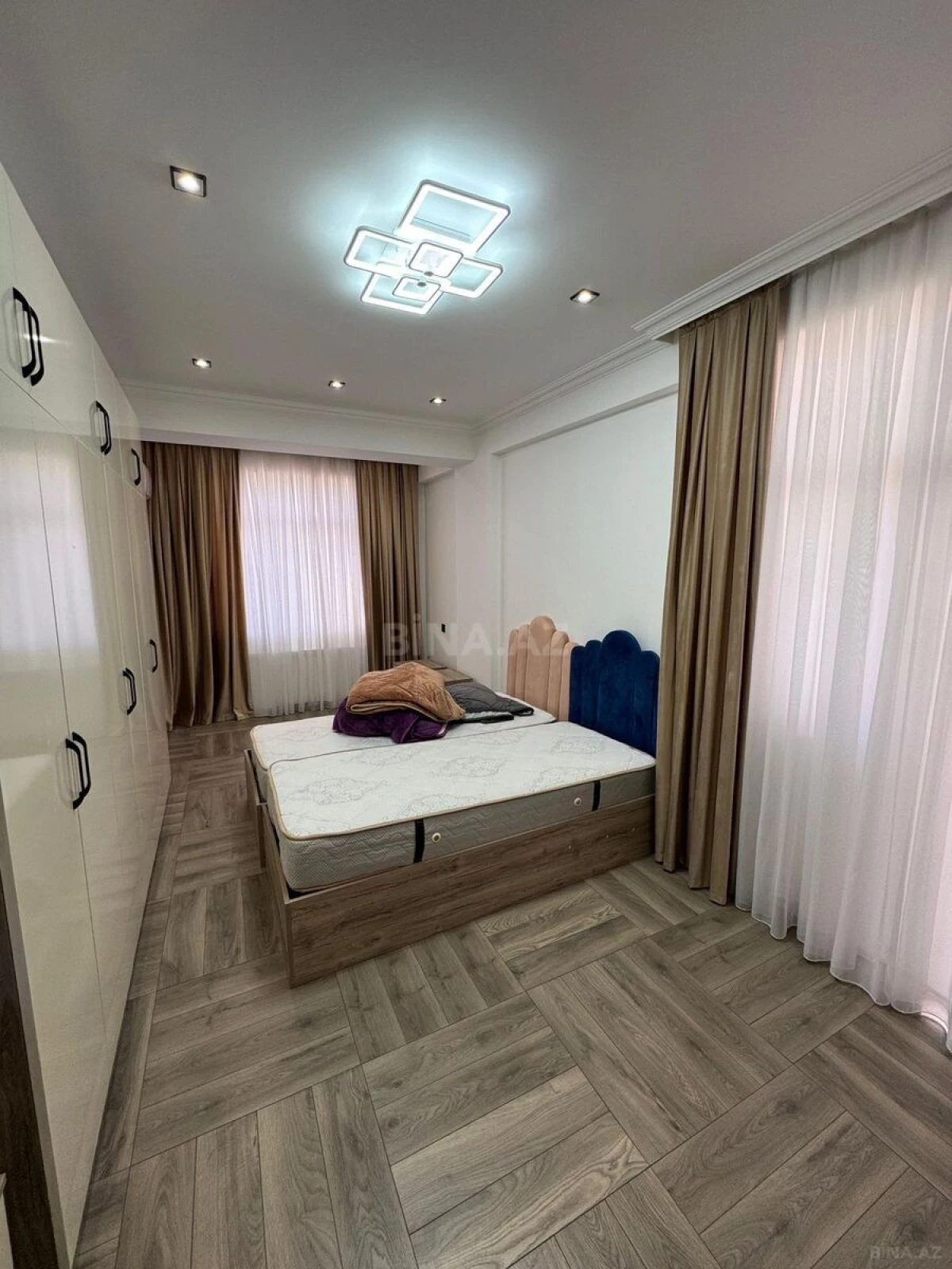 Satılır 3 otaqlı mənzil 130 m²