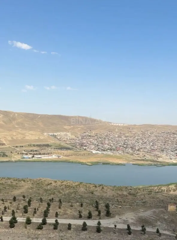 Satılır 3 otaqlı mənzil 130 m²