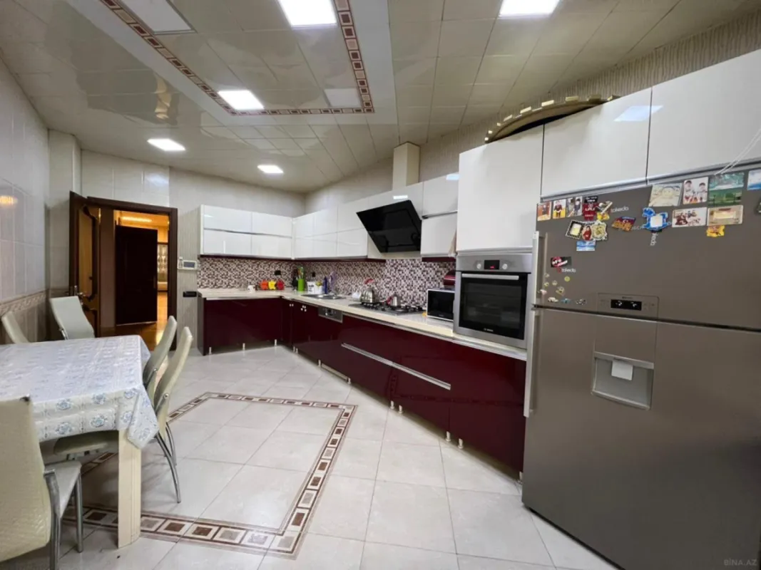 Satılır 4 otaqlı mənzil 220 m²