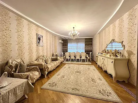 Satılır 4 otaqlı mənzil 220 m² — Bakı, İnşaatçılar 4 otaq 220.00 m²