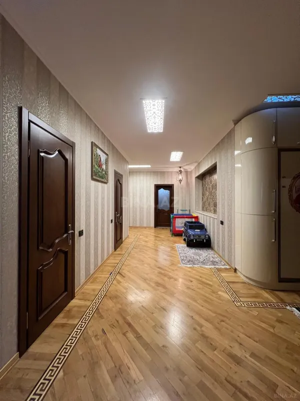 Satılır 4 otaqlı mənzil 220 m²