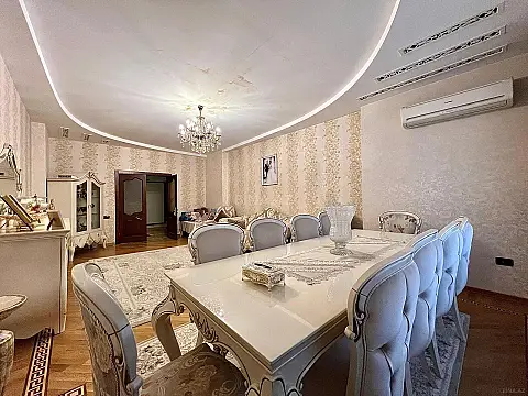 Satılır 4 otaqlı mənzil 220 m²