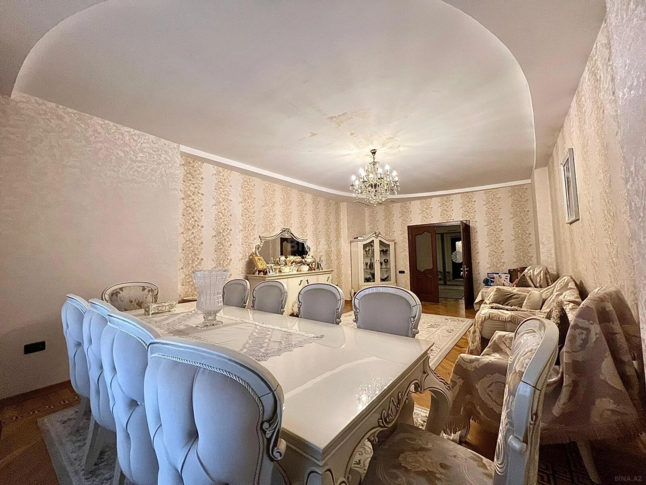 Satılır 4 otaqlı mənzil 220 m²