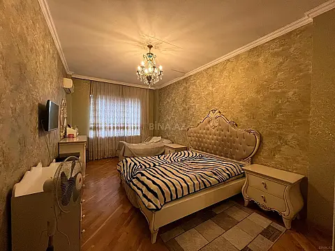 Satılır 4 otaqlı mənzil 220 m²