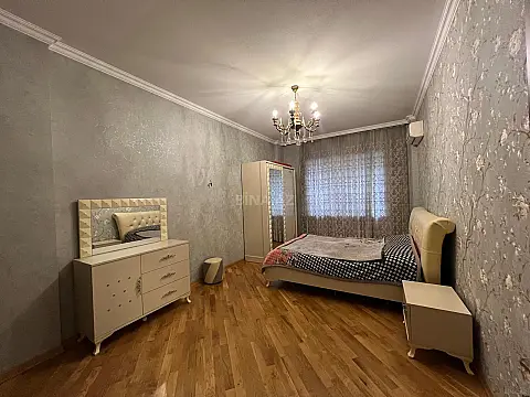 Satılır 4 otaqlı mənzil 220 m²