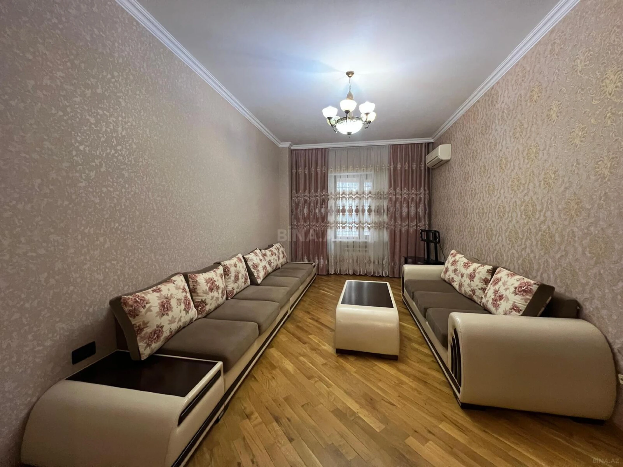 Satılır 4 otaqlı mənzil 220 m²